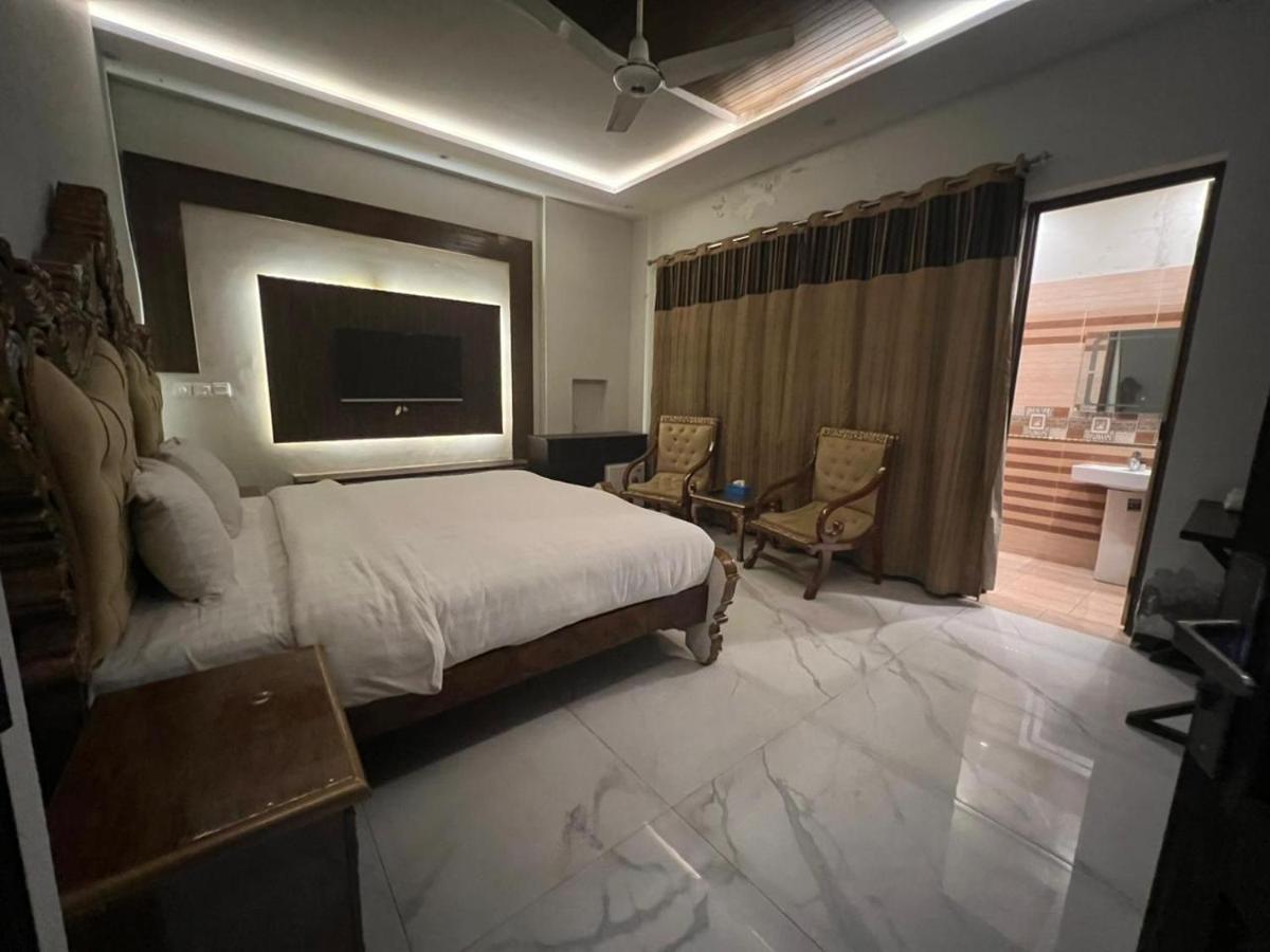 Palm Tree Hotel Lahore Esterno foto
