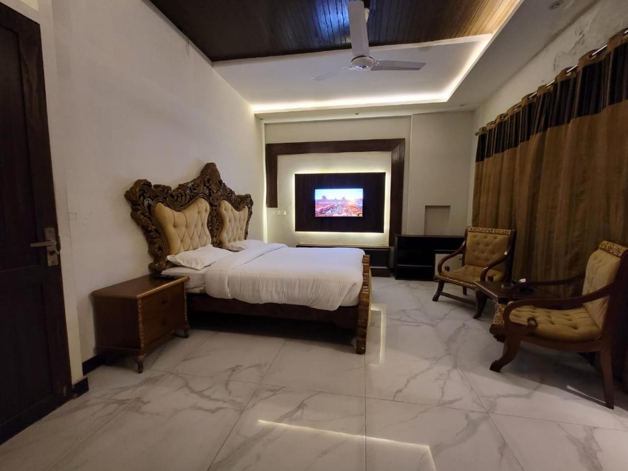 Palm Tree Hotel Lahore Esterno foto